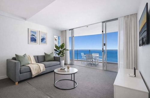 Surfers Paradise Resort | High-Floor Hilton 2BR w/Ocean Views & Pool