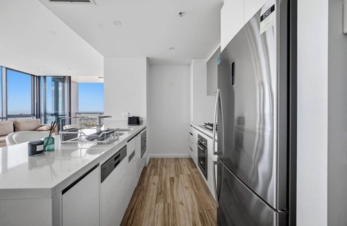 Southport Apartment | High-Level Ocean View 3BR/2BA Apt | Free Parking