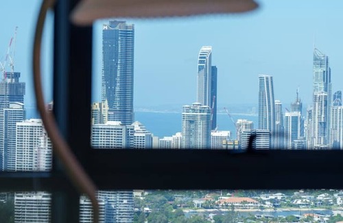Southport Apartment | High-Level Ocean View 3BR/2BA Apt | Free Parking
