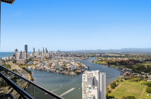 Southport Apartment | High-Level Ocean View 3BR/2BA Apt | Free Parking
