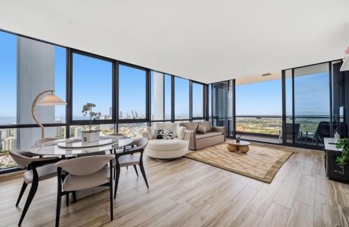 Southport Apartment | High Level Ocean View 3 Bedroom 2 Bathroom Apartment with Free Parking