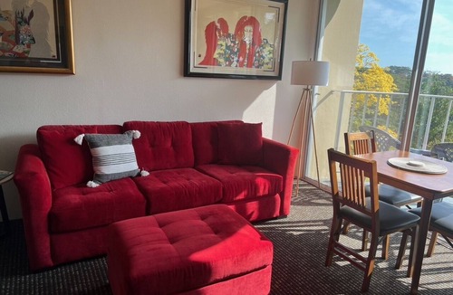 Hilo Condo | Hilo's Finest 2 bd Condo - Pool, A/C, Views!