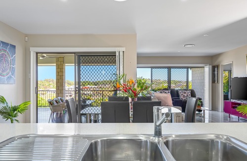 Cumbalum House | Hinterland Home, Sleeps 10 with Pets and a private Saltwater Pool