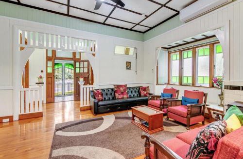 Sadliers Crossing House | Historic Character-filled Jade Cottage