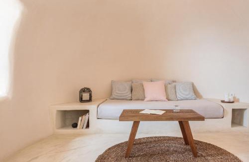 Oia Villa | Historic Old bakery cave by Cycladica