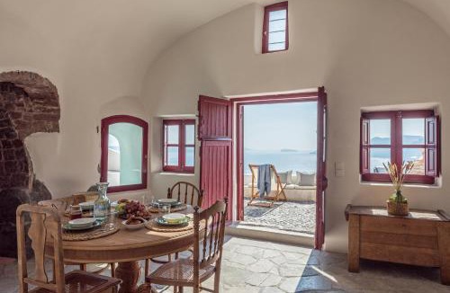 Oia Villa | Historic Old bakery cave by Cycladica