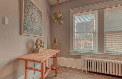 Harrisburg Apartment | Historic Riverfront Tropical Gem w/River Views