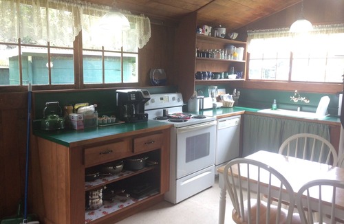 Volcano Cottage | Historic Sugar Era Home Close to National Park – A Local Staycation Favorite!