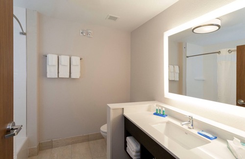 Carlisle Hotel | Holiday Inn Express & Suites Carlisle Southwest – I-81 by IHG