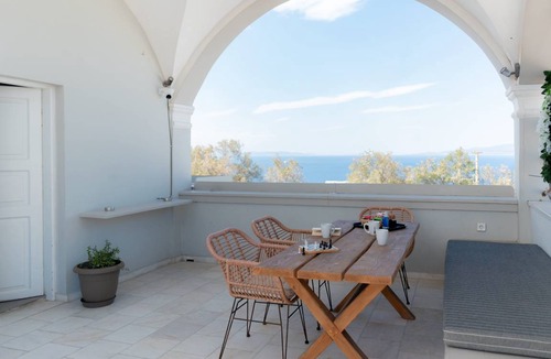 Oia Hostel | Hostel ∙ 8 guests