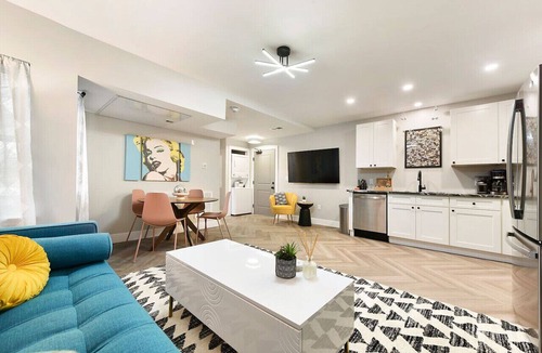 East Allegheny Condo | ★ HostWise Stays ★ King Bed! Free Street Parking! Walkable Location