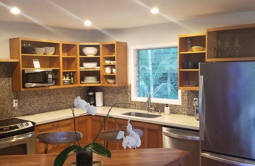 Kehena Beach Estates House | Hot tub, jungle house, walk to Kehena Beach amazing lush views