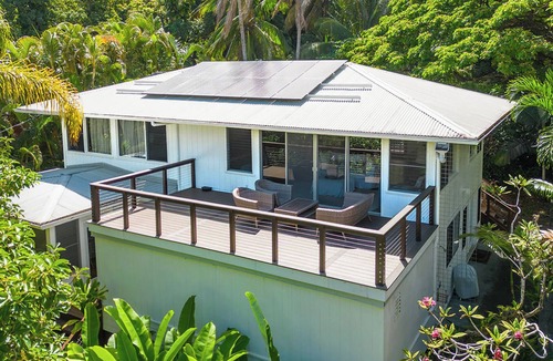 Kehena Beach Estates House | Hot tub, jungle house, walk to Kehena Beach amazing lush views
