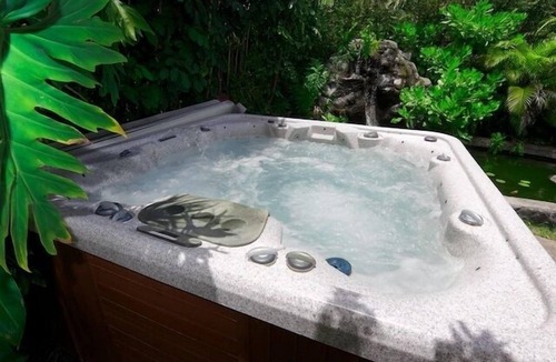 Waimanalo Beach House | House that has it all, Hot Tub, Kayaks, Surf Boards, Snorkeling gear & more
