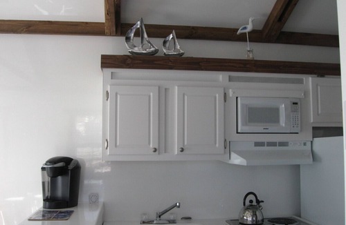 Thompson Square - Bunker Hill Boat Rental | Houseboat in Boston Harbor Wifi A/C/Heat Be rocked to sleep