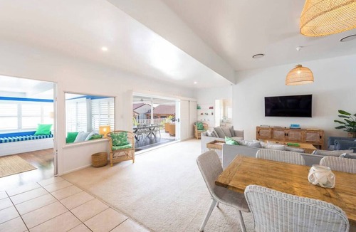Yamba House | Huge Beach House in 5 star location