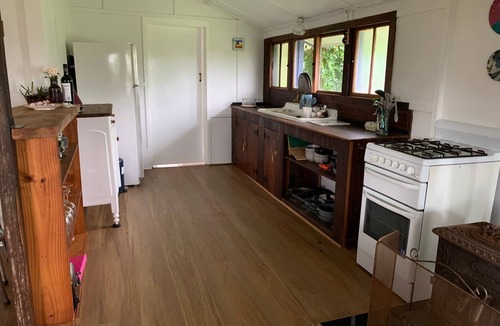 Emu Creek House | Huge farm house, great for families and gatherings.