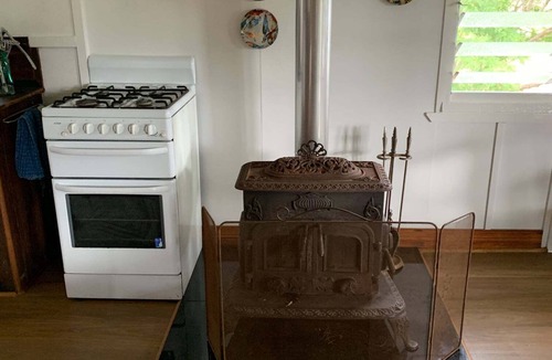 Emu Creek House | Huge farm house, great for families and gatherings.