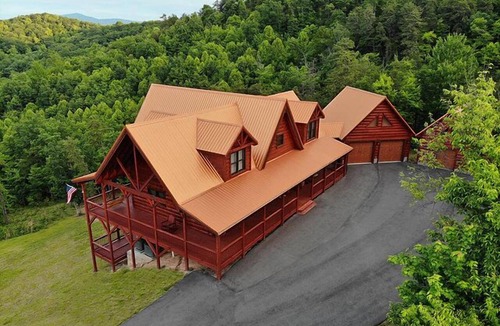 Dobson Cabin | Huge Mountain Estate,Blue Ridge View, Sleeps 18, Hot Tub, Deck, & Game Room