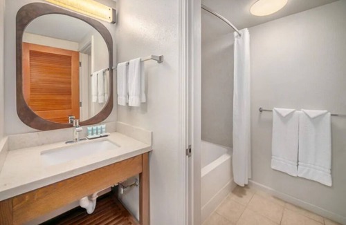 Kahului Hotel | Indulge in Home-Like Comfort! 3 Comfortable Units, Outdoor Pool, Oceanfront!