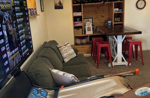 Lake Harmony Estates House | Inn Harmony- Cabin with Game Room, Hot Tub, Firepit