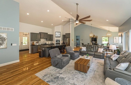 Innsbrook House | Innsbrook Luxe Escape - Spacious Retreat, Hot Tub