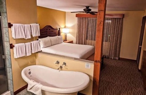 Kailua-Kona Resort | Ironman Week 2026: Secure Your 2BR Deluxe Stay at Wyndham Kona Hawaiian!