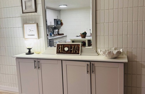 Punaluu Condo | Island Life Retreat-Ocean Front-Beach Access