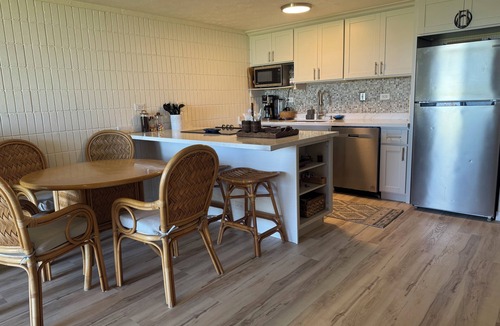 Punaluu Condo | Island Life Retreat-Ocean Front-Beach Access