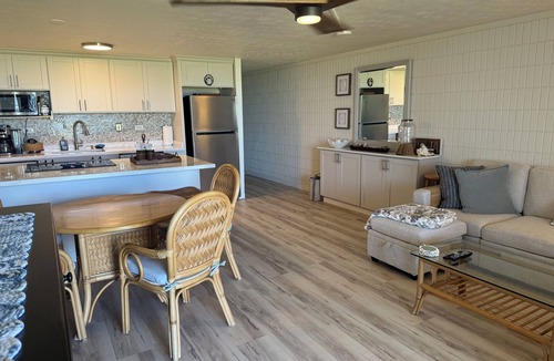 Punaluu Condo | Island Life Retreat-Ocean Front-Beach Access