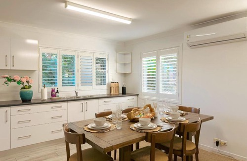 Springwood Villa | Japanese Zen Retreat with Tatami, Projector - Free Parking