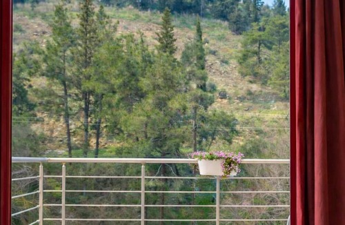 Elassona Condo | Jayne’s Rooms - Mountain View Stay in Elassona
