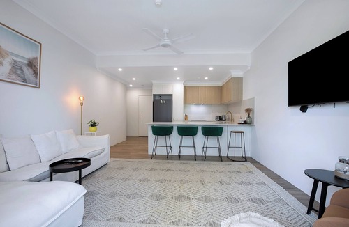 Palm Beach Apartment | Jefferson Cove Relaxed Poolside Escape by the Sea