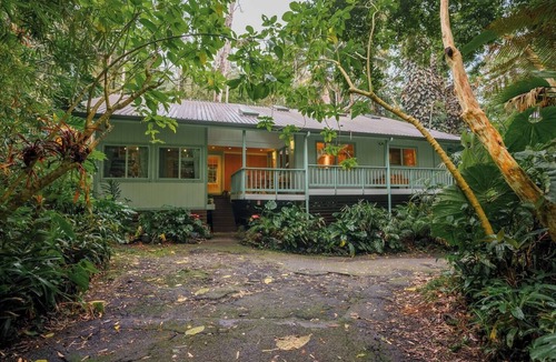 Kailua-Kona House | Jungle Retreat in Kona Cloud Forest Sanctuary, An unforgettable Cloud Forest Sanctuary retreat exper.