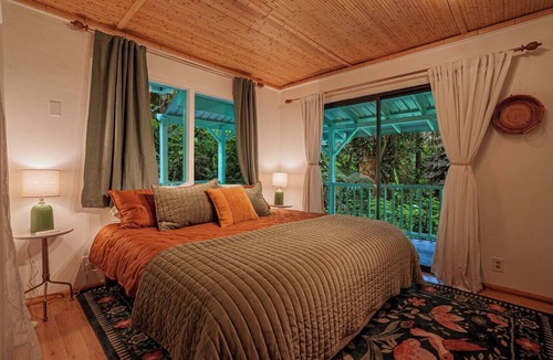 Kailua-Kona House | Jungle Retreat in Kona Cloud Forest Sanctuary, An unforgettable Cloud Forest Sanctuary retreat exper.