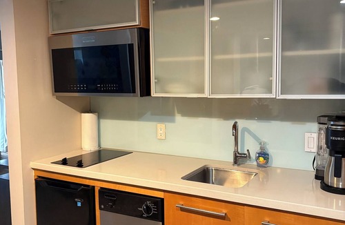 Ala Moana Condo | Junior Suite 1 Bedroom Ala Moana Condominium, City/Partial Ocean from Lanai