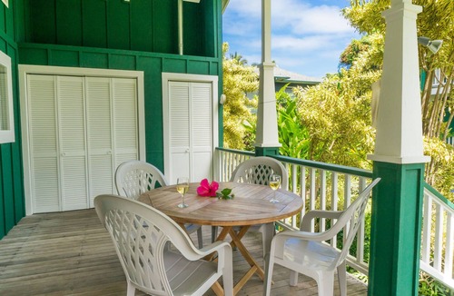 Hanalei Cottage | JUST A 5 MINUTE WALK TO THE BEACH OR HANALEI TOWN!