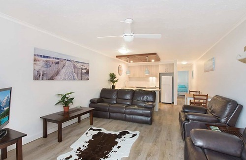 Coolangatta Apartment | Kirra Vista 4 - Beachfront & Ground Floor
