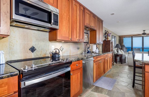 Kahaluu Bay Condo | KKSR#5201 DIRECT OCEANFRONT, BEST 2ND FLOOR CORNER, REMODELED & EXQUISITE!