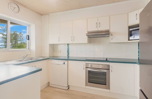 Coolangatta Apartment | Kooringal Unit 24 Located right on Greenmount beachfront with ocean views