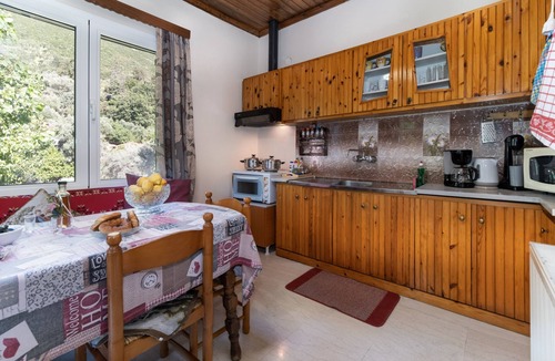 Vournikas Apartment | La Olga Apartment in a picturesque traditional mountain village