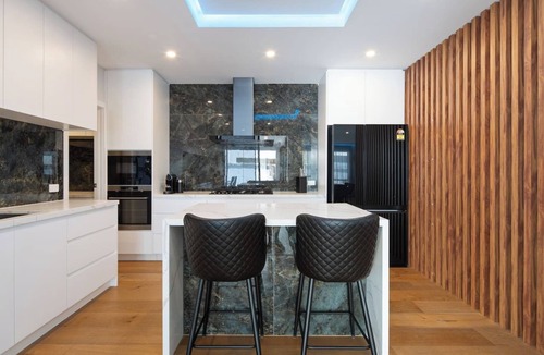 Labrador House | Labrador Living Spacious Haven near Lagoon and Cafs