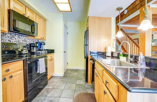 Lake Harmony Condo | Lake Harmony Condo < 1 Mi to Big Boulder Mountain!