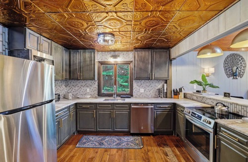 Lake Harmony Estates House | Lake Harmony Hideout | Hot Tub, Wet Bar, Dogs OK