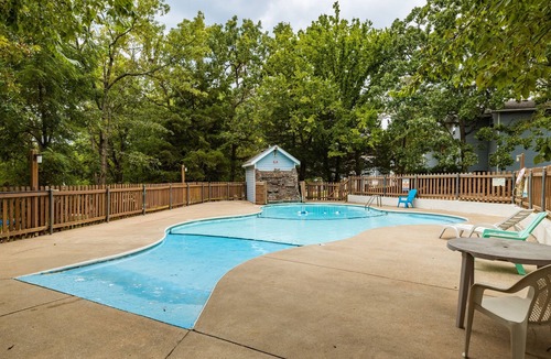 Indian Point House | Lake Lodge B - Resort Next to Silver Dollar City!