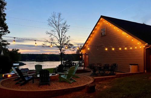 Wolf Creek House | Lakefront Suite Dock, No-Wake Cove & Firepit