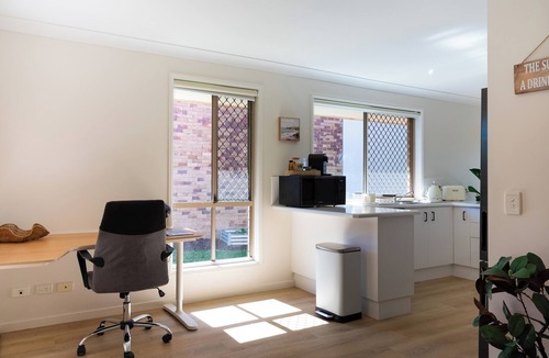 Varsity Lakes House | Lakeside Escape | Waterfront Stay near Burleigh