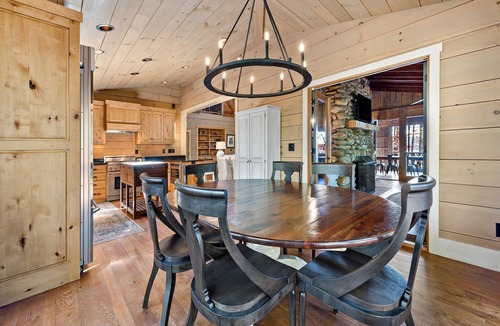 Nebo House | Lakeside Retreat | Camp Amenities, Fire Pit & Stunning Lakefront Views!