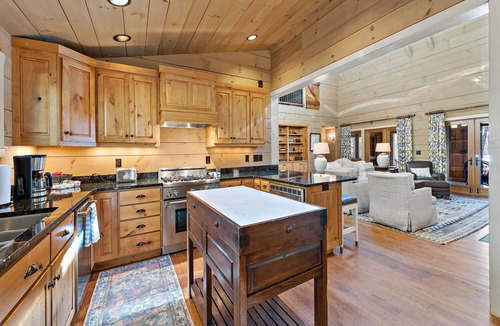 Nebo House | Lakeside Retreat | Camp Amenities, Fire Pit & Stunning Lakefront Views!