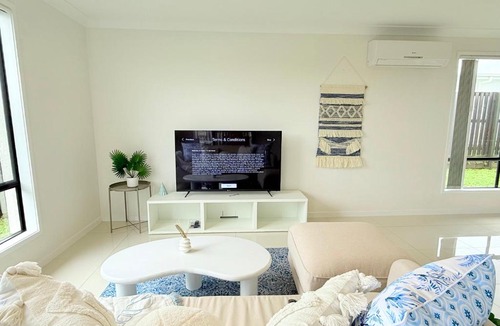 Pimpama House | Large 4-Bedroom Home in Pİmpama - Easy Access to Theme Parks